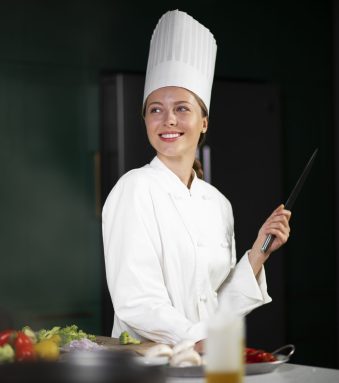 femme-smiley-coup-moyen-cuisson